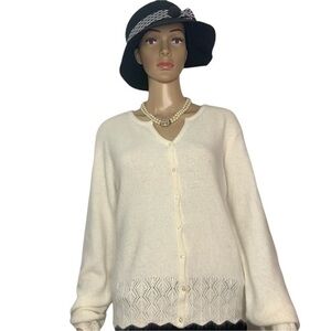 Vintage 80’s Angora Lambswool Ivory Long Sleeve Soft Sweater